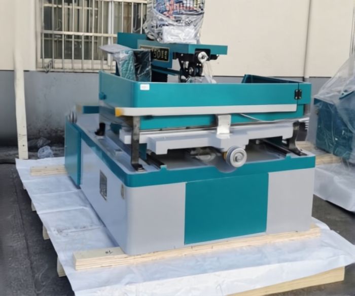 Электроэрозионный проволочно-вырезной станок DK7735-LK